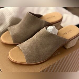 NWB Soludos 🏷️ 📦 Open-Toe Block Heel Mules - Size 8.5